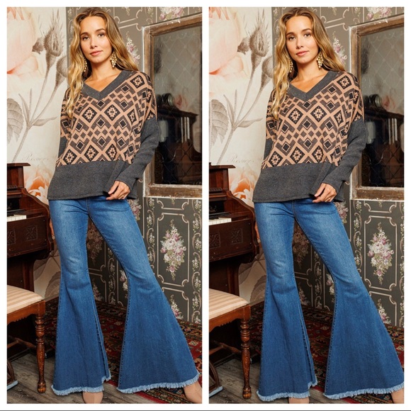 #25 Boho V-Neck Patterned Knit Top LAST ONE! - Picture 2 of 7